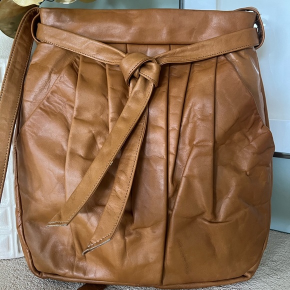 L.J. Simone Vintage Genuine Leather Crossbody Shoulder Bag with Bow Detail - Picture 2 of 10